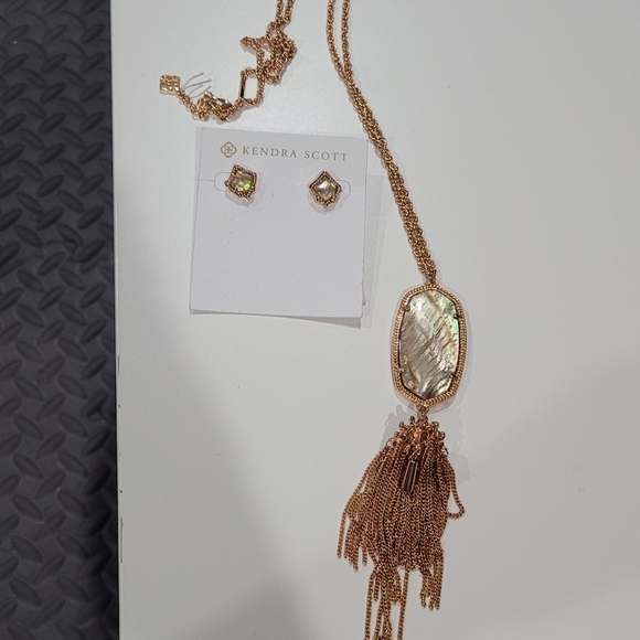 Kendra Scott Rose Gold Necklace Stud Earring Set - Picture 13 of 16